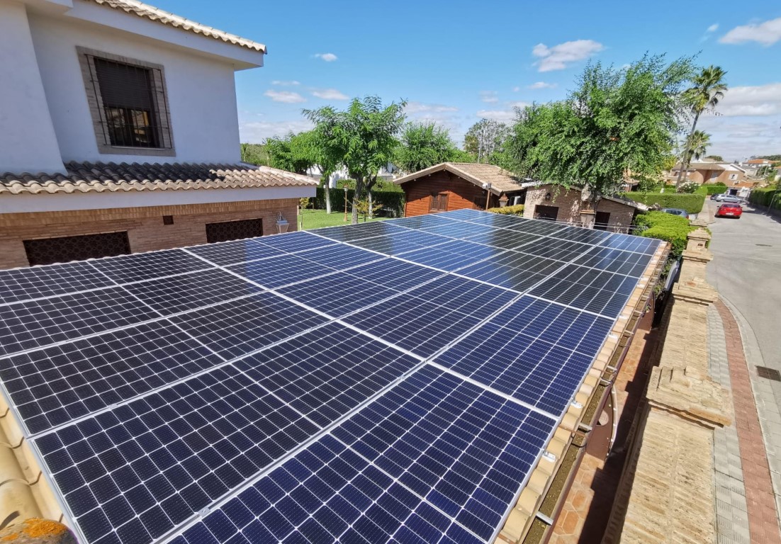 Planta solar fotovoltaica residencial de 12 kWp para autoconsumo solar